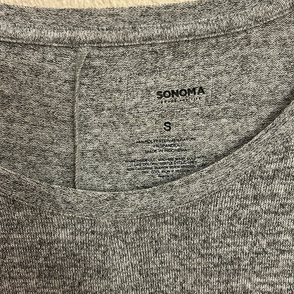 Women’s light gray long sleeve shirt size small. - Picture 2 of 5